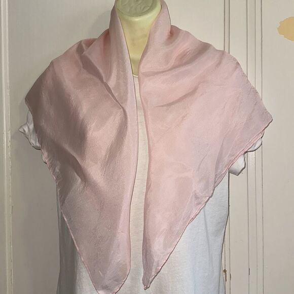 Vintage light pink very large thin polyester or silk scarf - Picture 1 of 10
